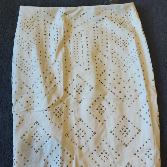 NWT Knee-length white studded skirt - Picture 2 of 5